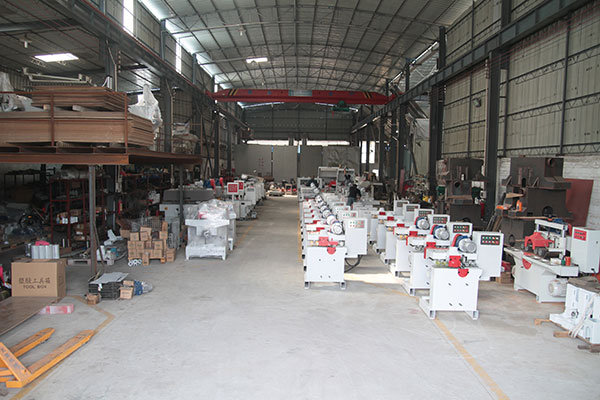 乐竞注册木工机械有限公司车间内景